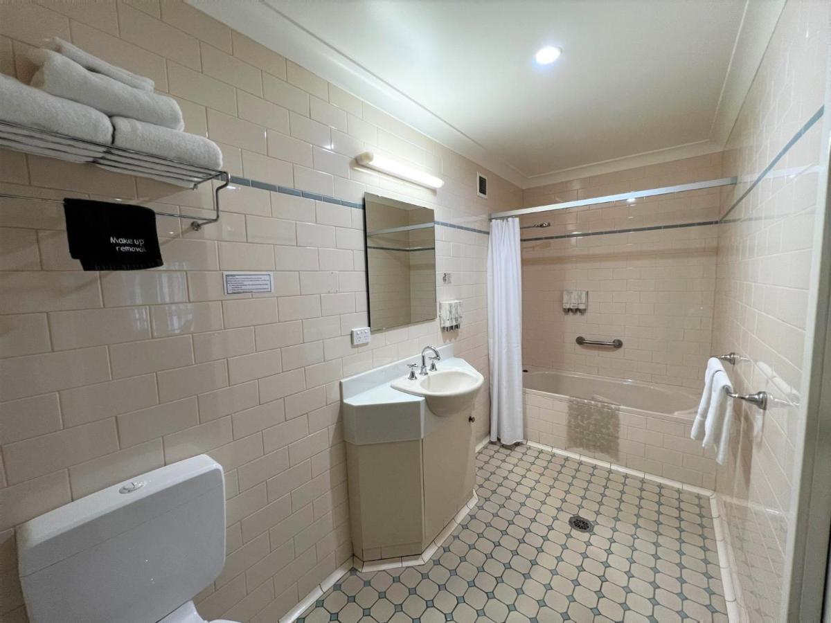 Tumbarumba Motel & Elms Restaurant Экстерьер фото