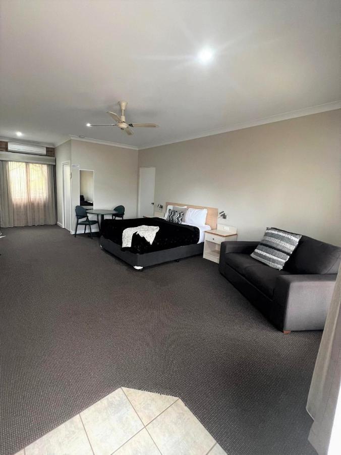 Tumbarumba Motel & Elms Restaurant Экстерьер фото