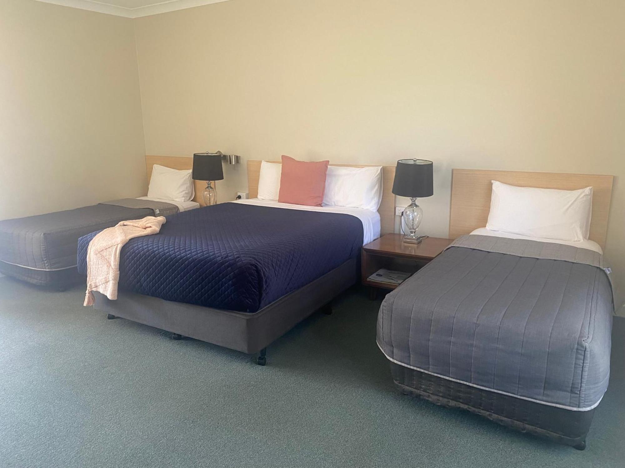 Tumbarumba Motel & Elms Restaurant Экстерьер фото