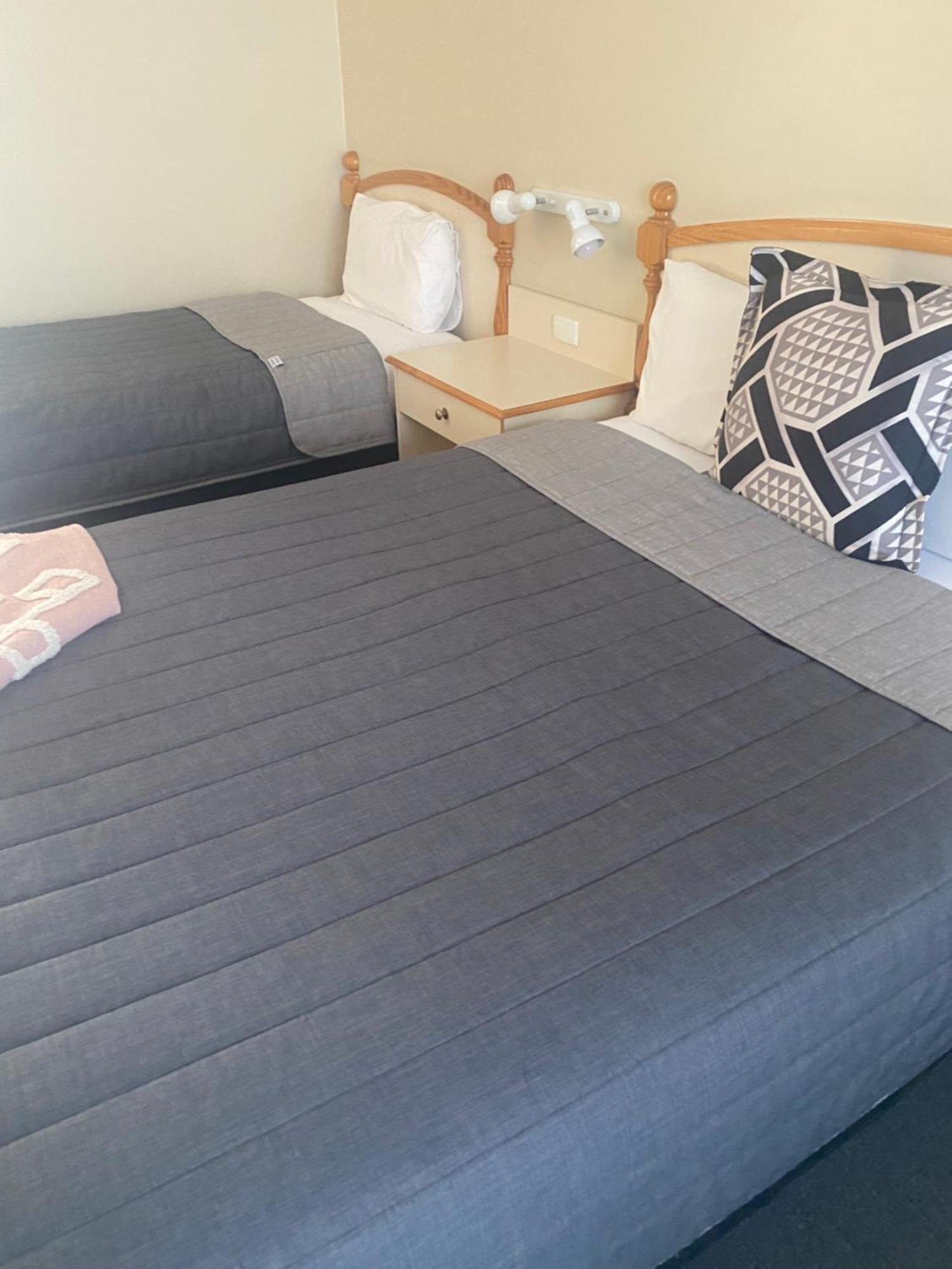Tumbarumba Motel & Elms Restaurant Экстерьер фото