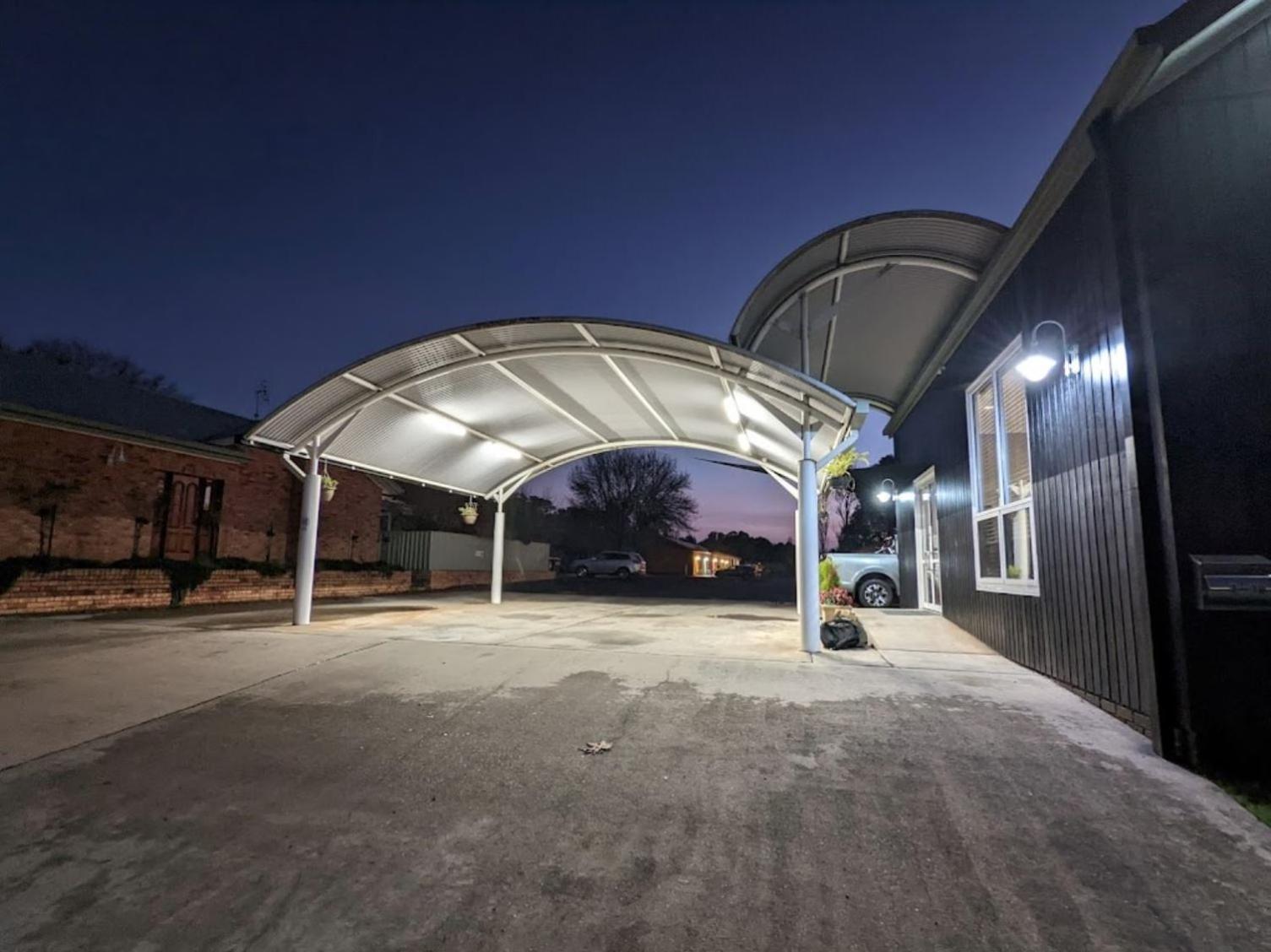 Tumbarumba Motel & Elms Restaurant Экстерьер фото