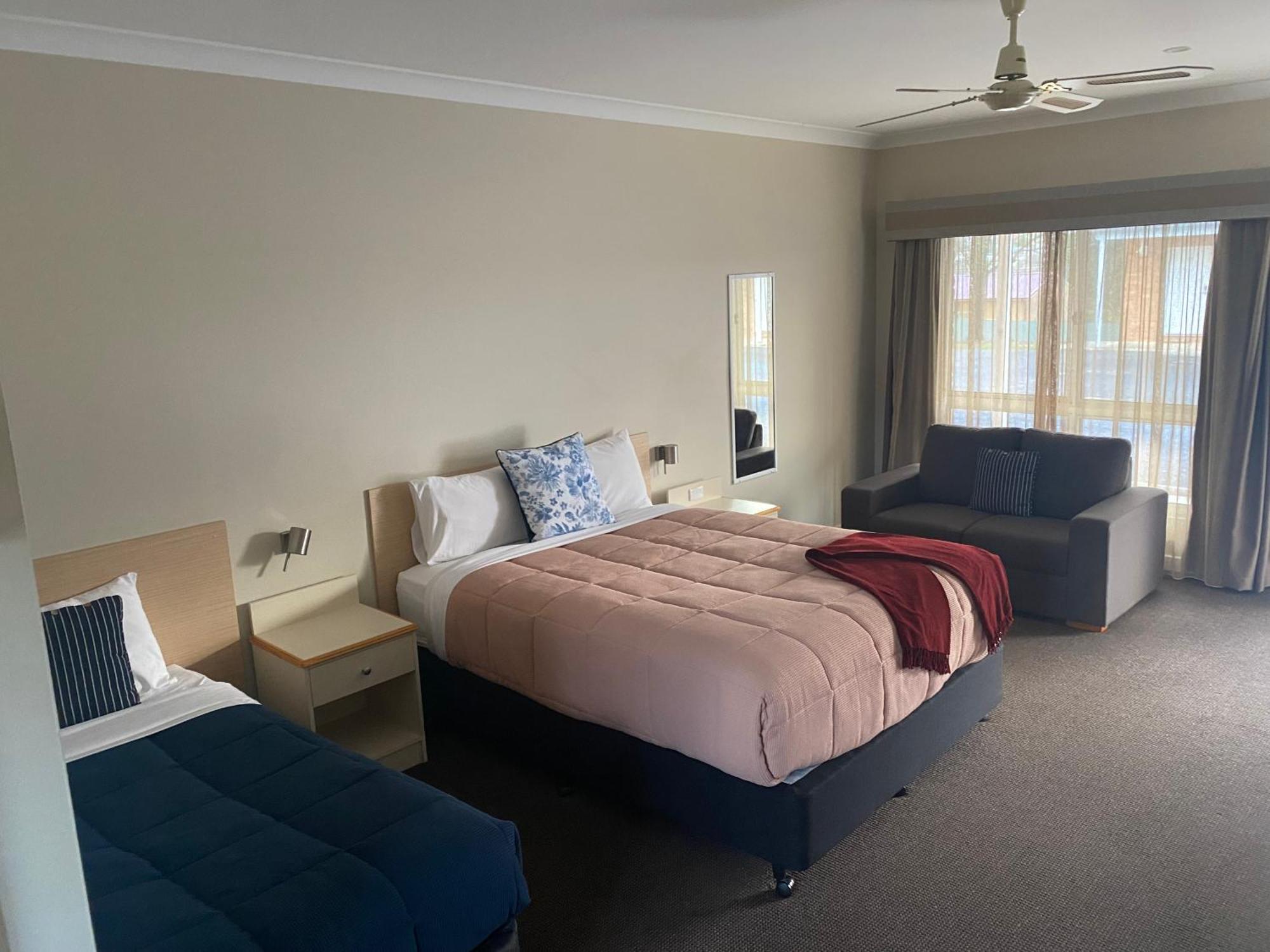 Tumbarumba Motel & Elms Restaurant Экстерьер фото